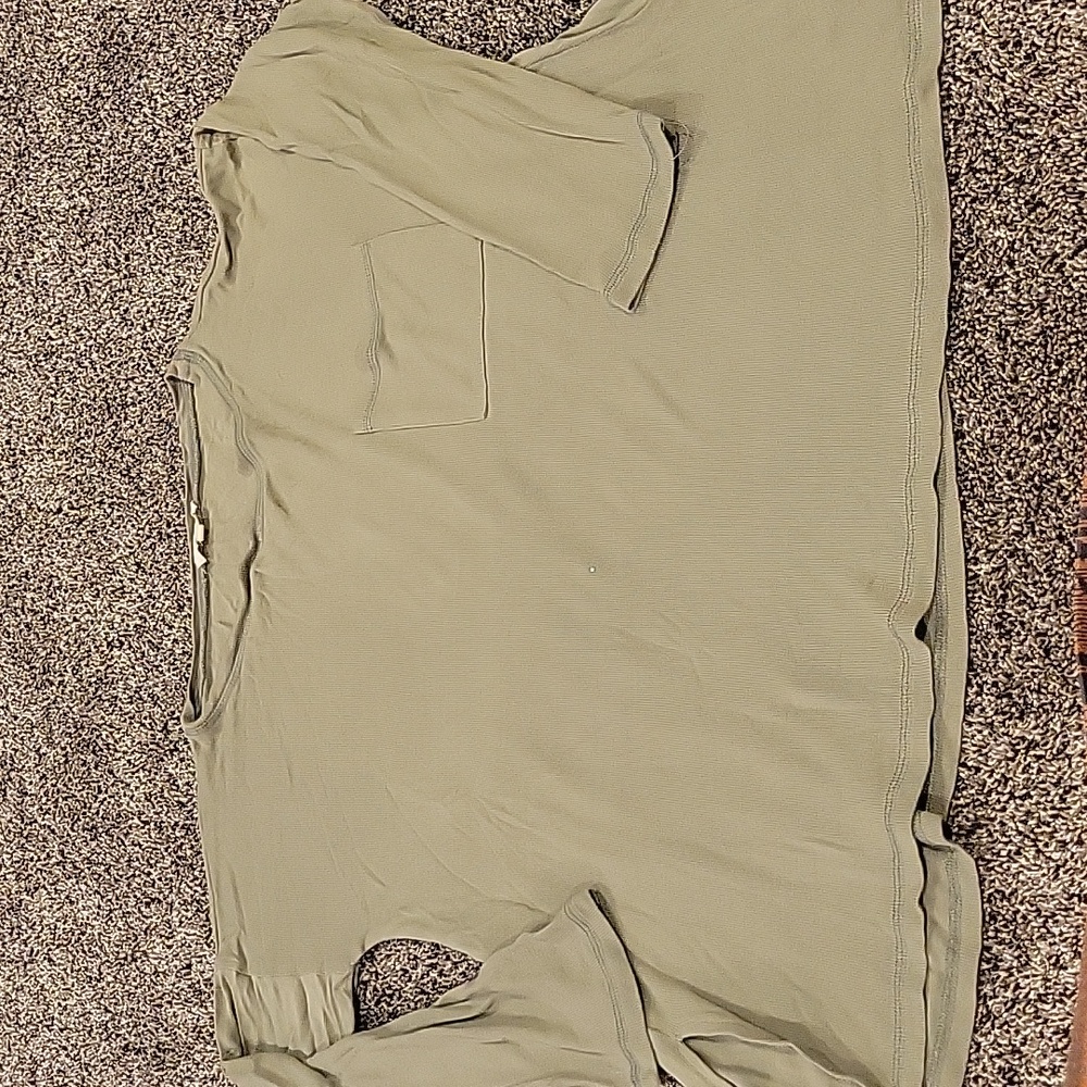 🦩 3 for $25 Easel sage green shirt